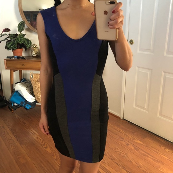 body con dress with V neck - Picture 4 of 4
